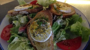 Le Glacier - Une salade de chèvre chaud 