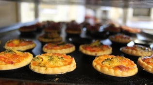 La Maison Gourmande - Des quiches au four 