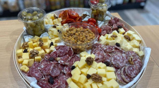 Le Comptoir des Saveurs - Un plat de charcuterie