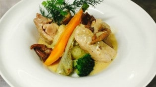 Restaurant de la Liodière - Poulette de racan, bouillon crémeux aux girolles