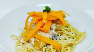 Le Petit Côtarin - Suprème de volailles sauce aux champignons accompagné de linguines