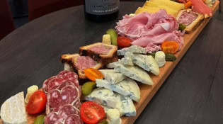 L’oeno - Une planche de charcuteries et de fromages