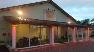 Les Colonnes - La façade du restaurant