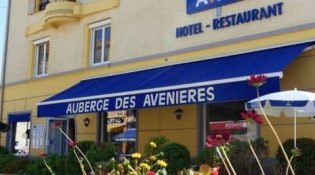 Auberge des Avenières - La façade de l' hôtel restaurant 