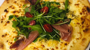 Chez Claude et Odile - une pizza