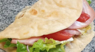 Alimentari il goloso - Une piadina maison