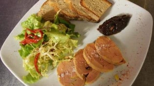 Worldfoodcafé - Foie gras mi-cuit,  toast et confiture aux fruits secs...