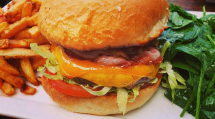 ProhiBistro - Une assiette burger
