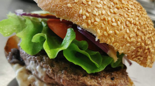 Le Relais des 4 Cantons - Un burger