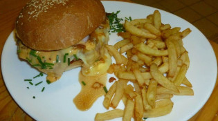Friterie Grill - un burger et les frites