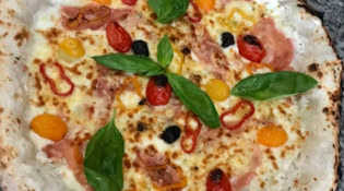 Pizzeria Pazza - Une pizza