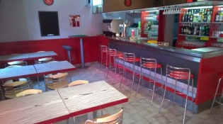 Red Cafe - La salle de restauration 