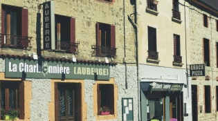 La Charbonnière - La façade de l'auberge