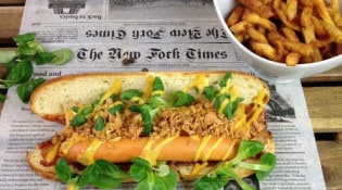 Hot Dog Story - Un hot dog cheddar et oignons frits