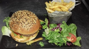 L'Authentik - Un burger, salade et frites