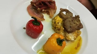 Un chef dans votre cuisine - Un poivrons doux grillés œufs brouillé, saucisse de foie gras, ventrèche d'Ardèche, petite julienne de jambon de coche tomates confites