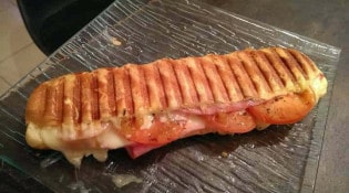 Maduli Pizza - Un panini