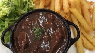Chez Marie - Carbonnade frite salade