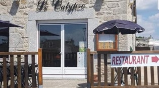 La ferme de l' Aubrac - La façade du restaurant