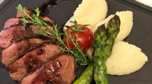 Les Granges de Bigose - Magret au cassis et purée de céleri
