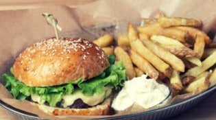 Frères Toque - un burger, frites