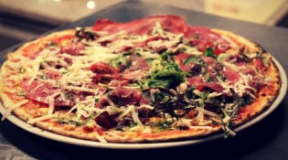 Frères Toque - une pizza