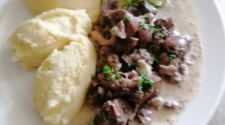 Les Remparts - Rognons de Boeuf aux petits lardons et sa crème au Porto, puréee maison