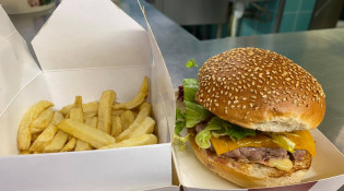 Bistro Bouche - Un burger, frites