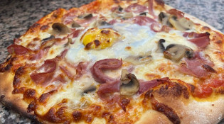 Au Local - Une pizza