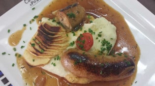 Café le Pirate - Un saucisse grillée, sauce au pommeau