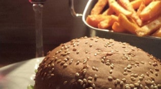 Joseph - Fameux burger de boeuf maturé avec frites maison 