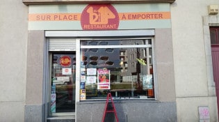 AU 12 / 14 - La façade du restaurant