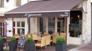 L'Epicerie - La façade du restaurant avec la terrasse