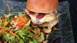 Le Comptoir - Un burger, salades et frites