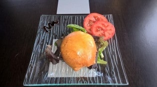 Le Petit Gavroche - Beignet de tomate et boursin