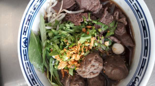 Yom Thai Food - Soupe de vermicelle au bœuf et boulettes de bœuf