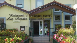 Aux Arcades - La façade du restaurant