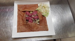 La Capsule - Galette chouchou pomme de terre, champignons, magret de canard fumé, sauce crémeuse au chouchen