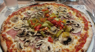 Bella Cucina - Une pizza