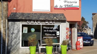 Bar restaurant Pizzeria de la Place - la façade