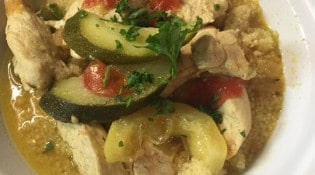 Le Triangle - Un tajine de poulet aux olives