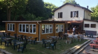 Site de Pérotin - La façade du restaurant