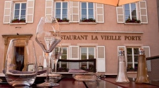 La Vieille Porte - La façade du restaurant