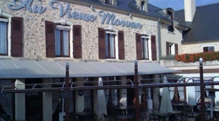 Au Vieux Morvan - La façade du restaurant