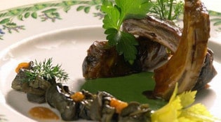 Jour de Pêche - Poêlée d’escargots de Bourgogne, travers de porc confit au miel, émulsion à l’orange