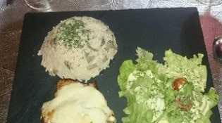 Les andalouses - Escalope de veau gratiné avec accompagnement riz parfumé sauce champignon