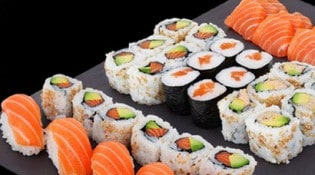 Sushi boutik - Un plateau de sushis et makis