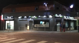 Le Corner - La façade du restaurant 