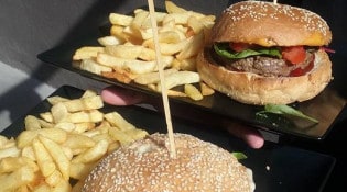 Le Fil Rouge - Des burgers et frites 