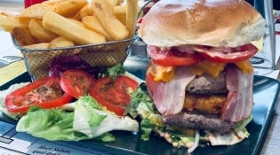 Le PasSage - Un burger, salade, frites